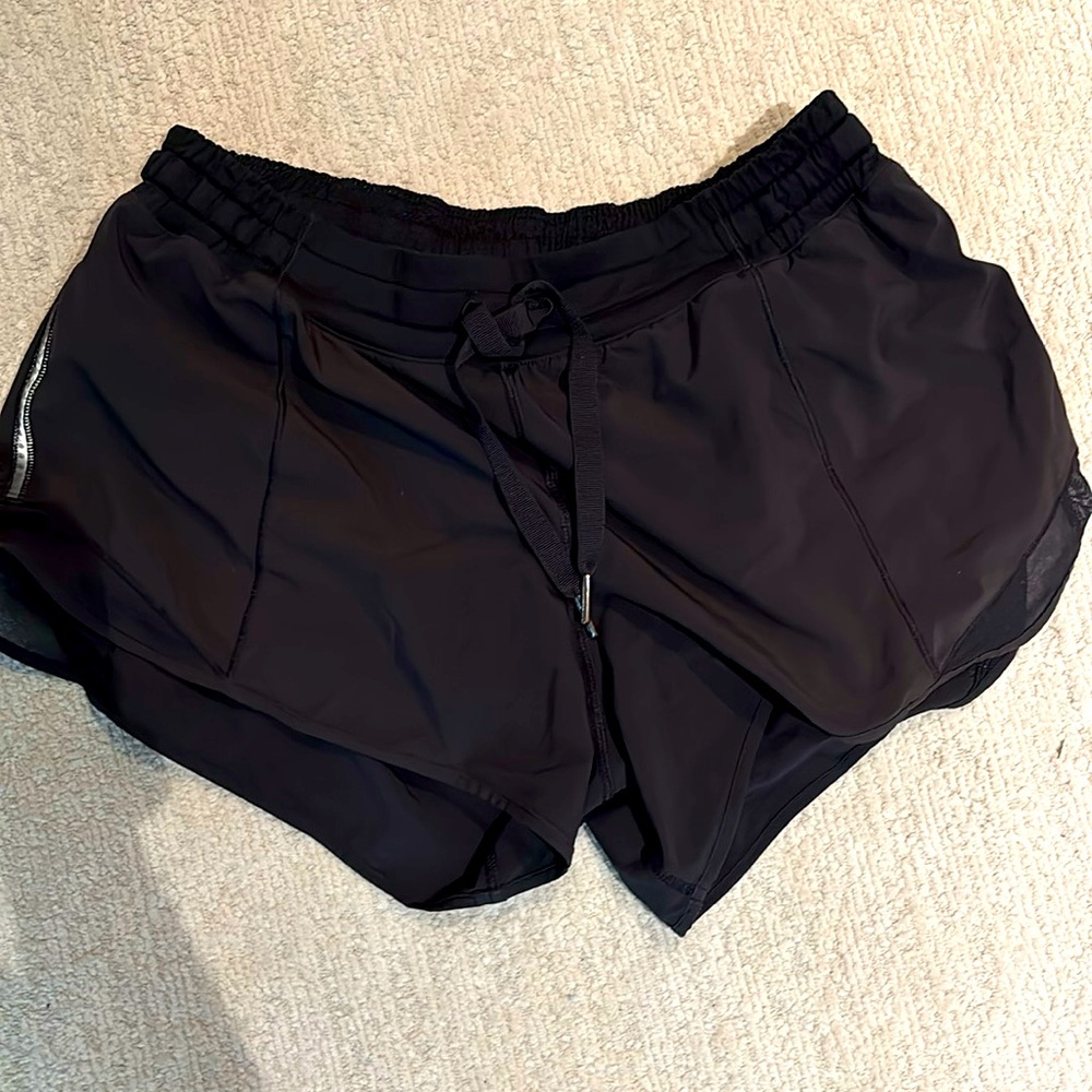 Lululemon Womens Size 10 hotty toddy Black Drawstring Lined Shorts